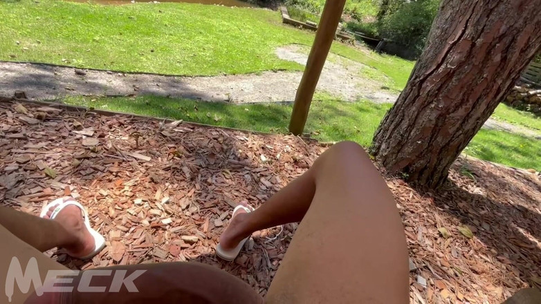 Meck ToyBoy: Punheta Ao Ar Livre Com Pessoas Em Volta Olhando Tudo...