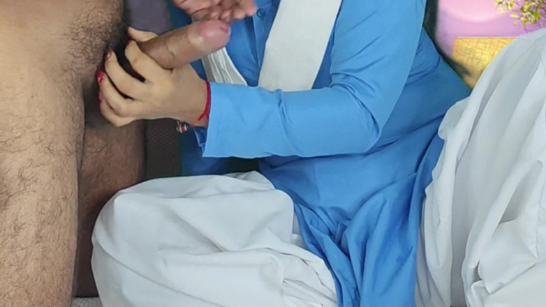 desi bhabhi videos: Awek desi kolej buat kali pertama mengongkek teman lelaki tegar