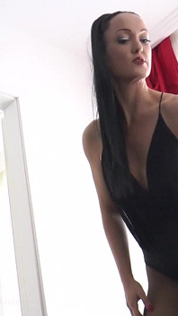 Deschide picioarele, curvă