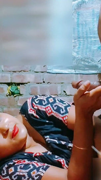 Bhabi bertetek besar berkongkek keras seksi