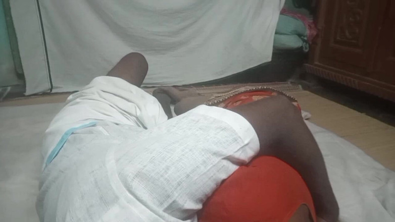 Desi Sathiya: Indisk desi tamil het kroppsby bhabhi knullad hårt