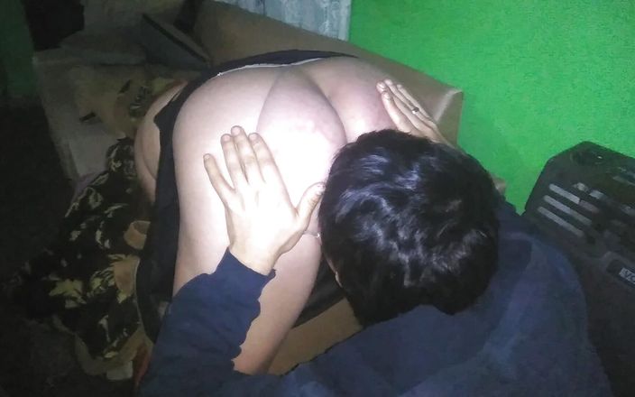 Fitcure1: Chupo el culo y el coño de mi novia