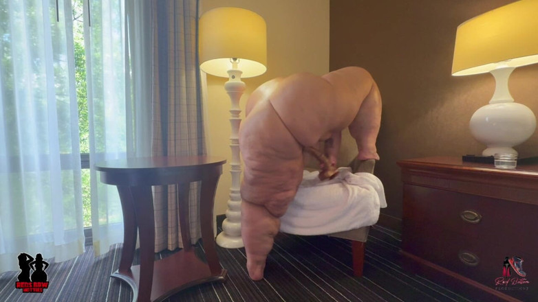 Reds BBW Hotties: SSBBW Talks to You While Playing with Toy