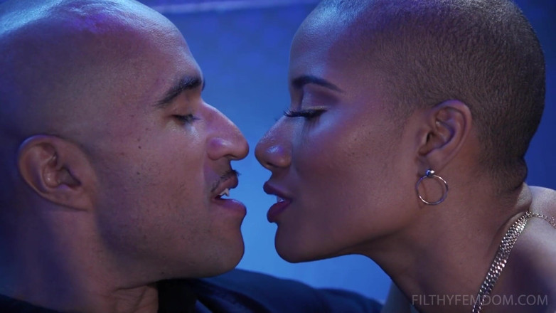 FilthyFemdom: Club: La Ajuste Del Jet Jazmín Humilla a Dillon Diaz...