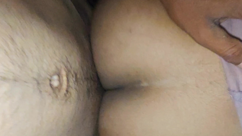 Village sexy couple Video: Mi virgen novia toma mi gran polla en su coño....