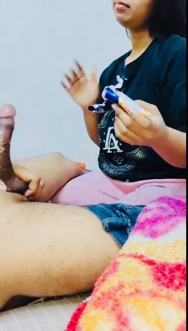 roxirimmer: 아이스크림으로 자지를 빠는 십대 소녀