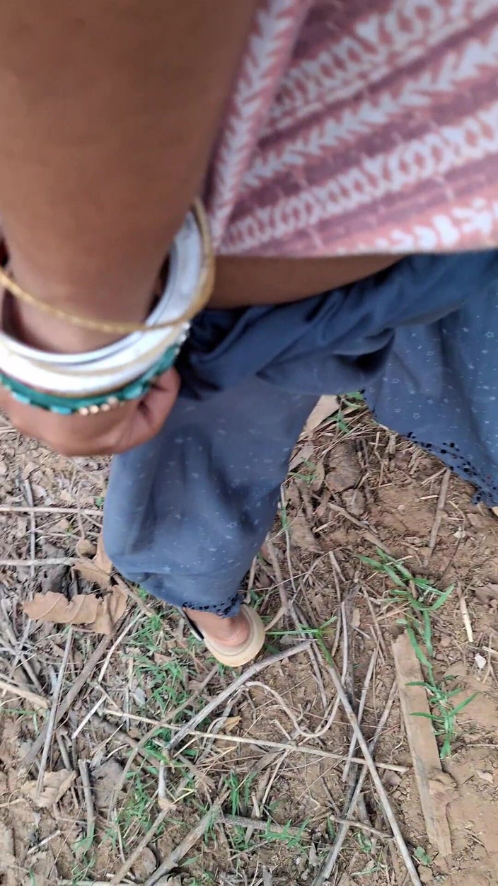 Priya_sex: Une indienne desi mariée se fait baiser dans la nature,...