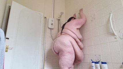 SSBBWLadyBrads: シャワーの揺れと洗濯