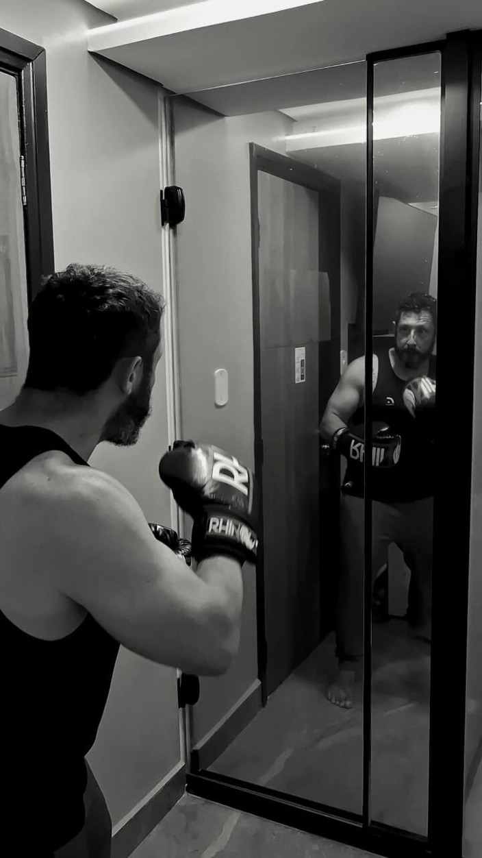 Gouine Wrestling: 肌肉战斗