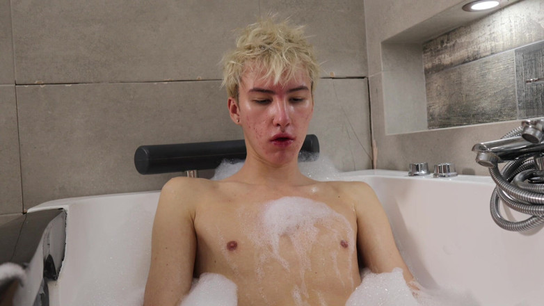 Sandro Jenner: I Suck My Stepdad's Big Dick in the Bath and...