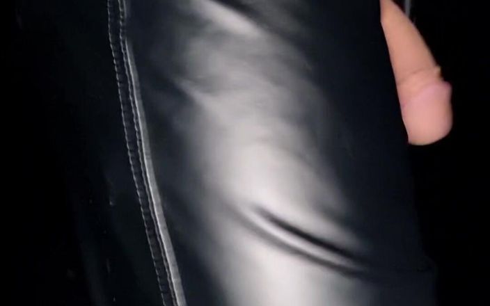 kinkygaynudist: 私の初めての「チンコアウト」の人前での散歩