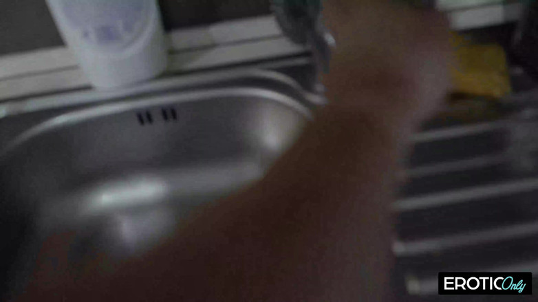 ONLYFREAKSX: Hydraulik szarpie swoim kutasem u klienta