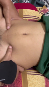 Priya la bhabhi se tapait son beau-frère, regarde en secret et commence à baiser