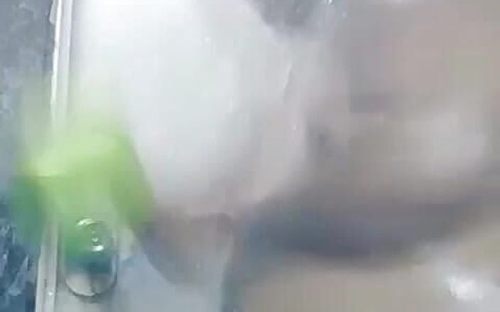 Pinoy Chubby: Típico flipino gordito papá toma un baño y se prepara...