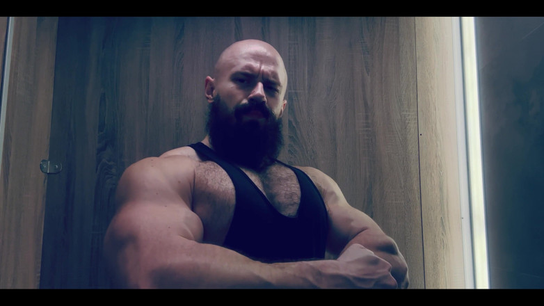 Mister Stone: मजबूत आदमी