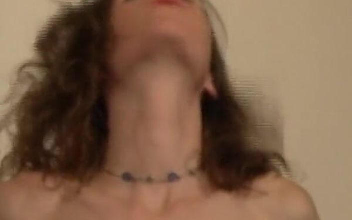German Amateur Videos: Amatérská teenagerka z Německa si prstí kundičku