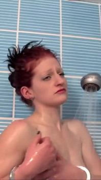 彼女のマスターによるオーブリーのシャワー支配