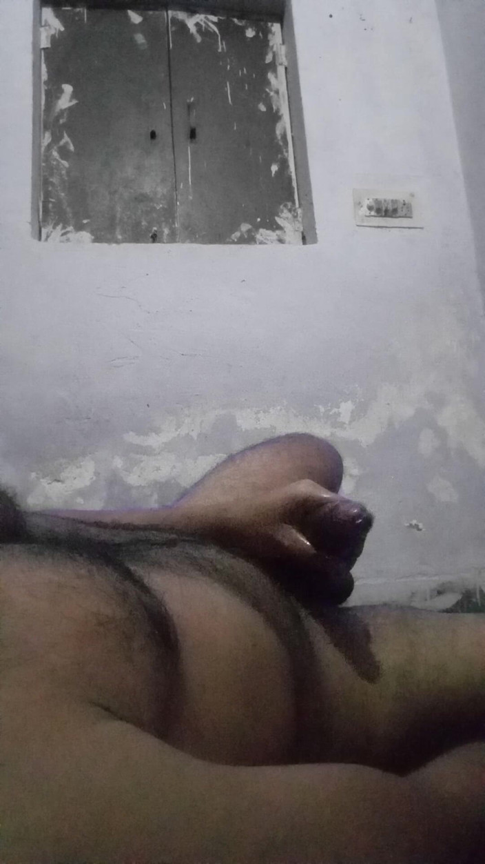 Raaz26d: Indický chlapec masíruje olejem a masturbuje svého velkého ptáka v...