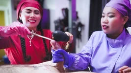 क्रूर परपीड़क नर्सें मरीज को तड़पा रही हैं