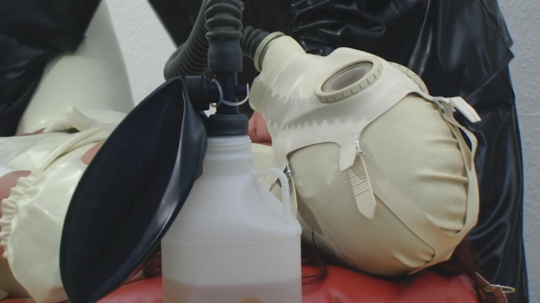 Rubber & Clinic Studio - 1ATOYS: Masturbasi pakai masker gas