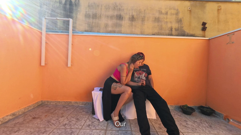 Gabi SweetCouplesStories: Blind man har en lycklig dag sitter på en allmän...