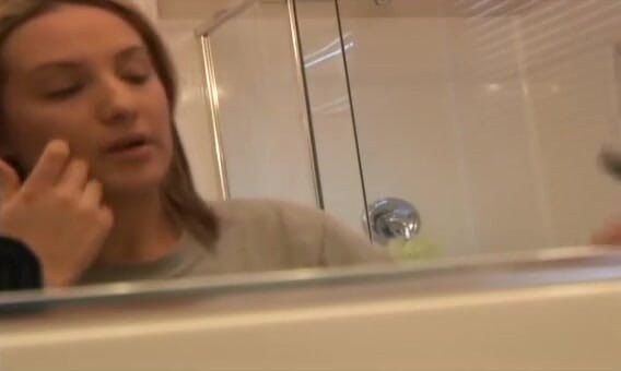 Solo Austria: Maquillaje facial en el baño