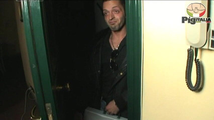 Pig Italia Official: Sono Chiara Tezzi sono bisessuale e ti ho tradito mia...