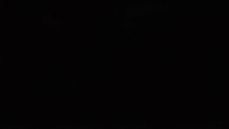 Perv Milfs n Teens: Piękno brunetki przyjmuje dwóch mężczyzn jednocześnie