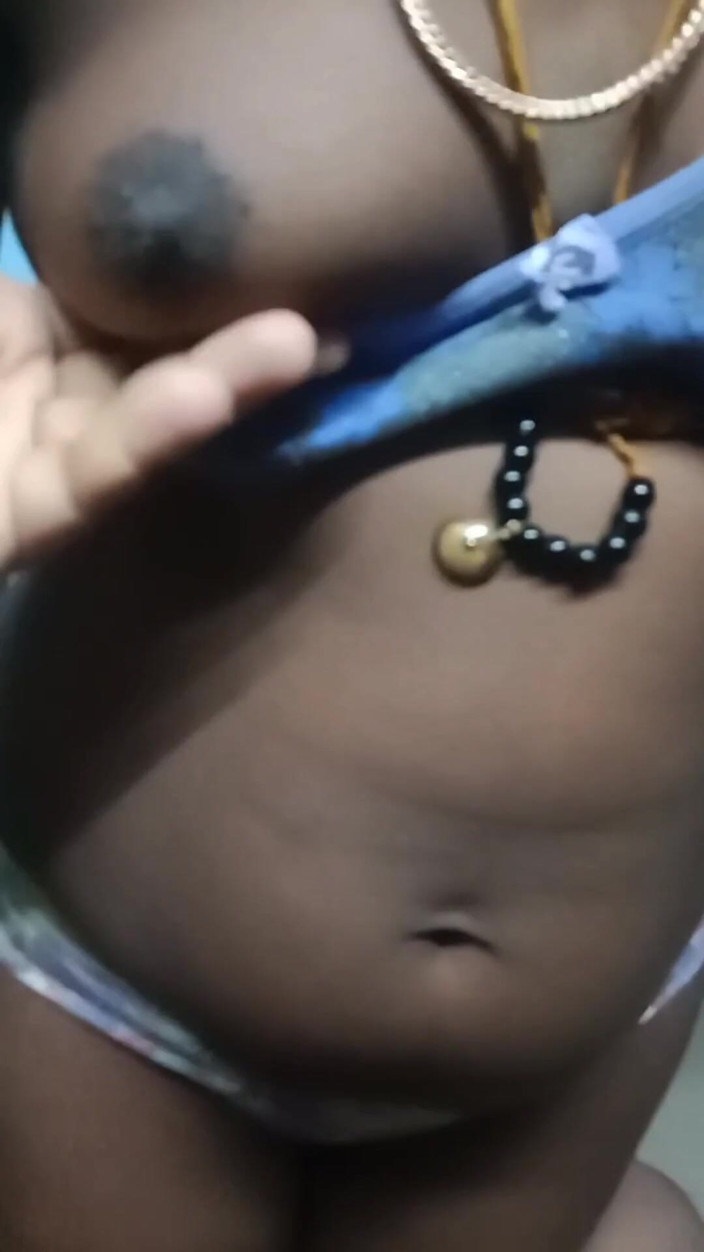 RenuRaj: Ho sedotto il ragazzo della banca in reggiseno-mutandine per emi -...