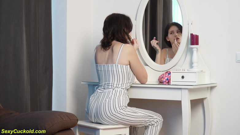 Sexy Cuckold: Una bella teen tettona prova un grande giocattolo