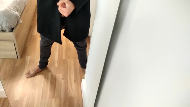 Elvissc: Elegante man masturbeert zijn grote dikke lul en leegt zijn...