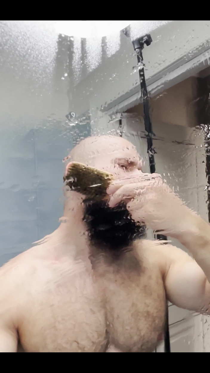 Mister Stone: 暑すぎてシャワーの方がもっと濡れてしまう