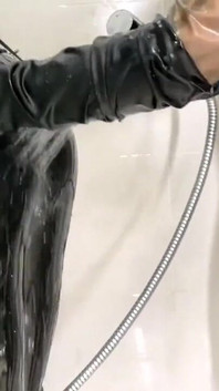 Čas na latexové sprchování.