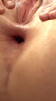 Pierced - garota adora foda anal ao ar livre
