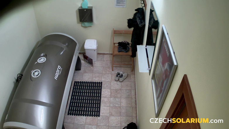 Czech Solarium: Czech solarium 116: la giovane mora ritorna per un altro spettacolo