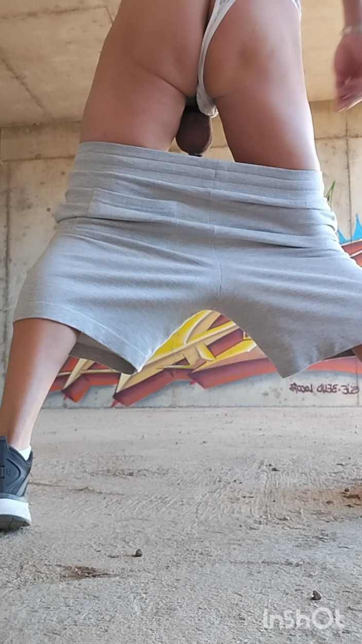Morbosete000: V tangách mě venku prstí