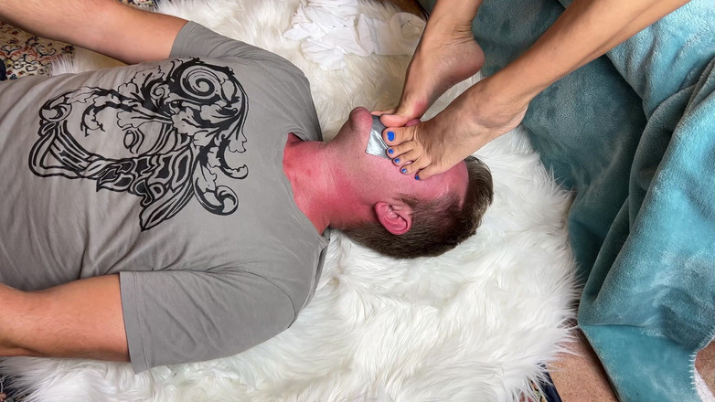 Mean Asian Wife: Gebonden en vastgebonden mond Aziatische voet overheersing