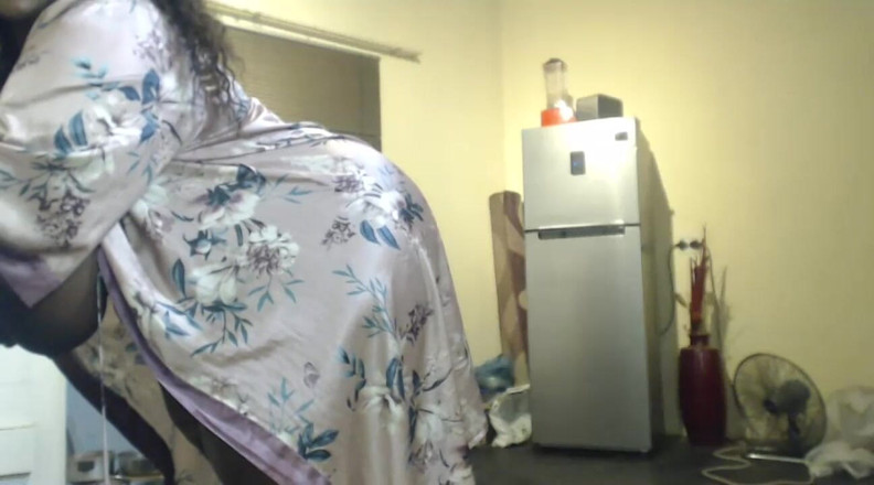 Legendary Booty Overdose: Ebony MILF sténá fetiš a škádlení vibrátorem