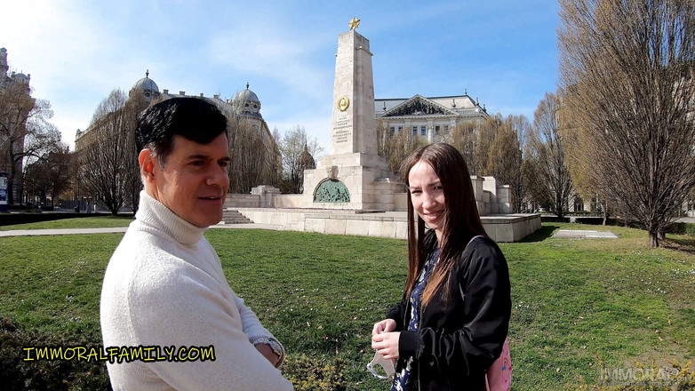 Immoral Family: Pettie Rus turist Kate Quinn fışkırtıyor ve babasından dölleniyor