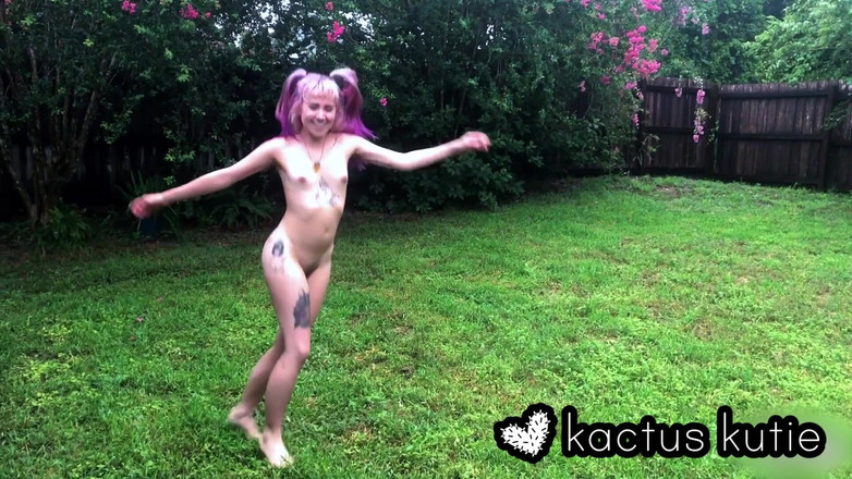 kactus kutie: Писсинг и быть глупым под дождем