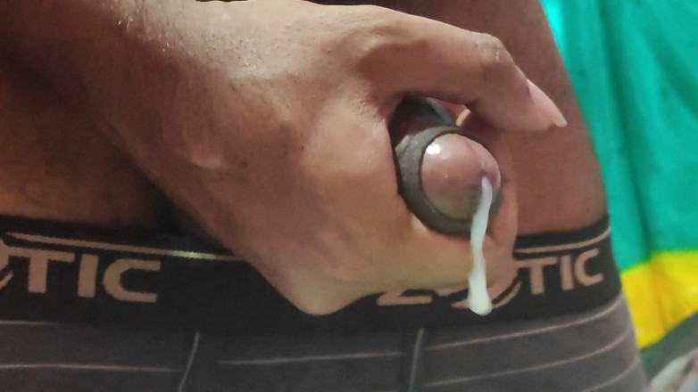 darksiders_eyes_love: Porra solo close-up preto pau maciço carga em cueca close-up...