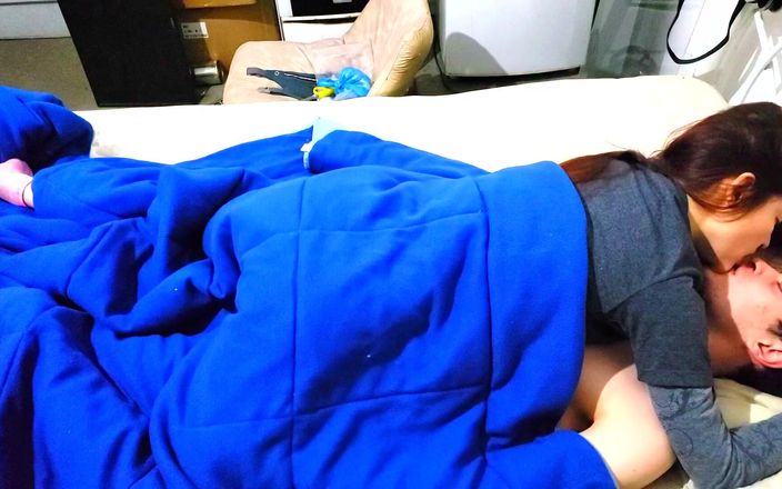 Kyle Smith: Casal engraçado fazendo sexo acaba em gozada interna