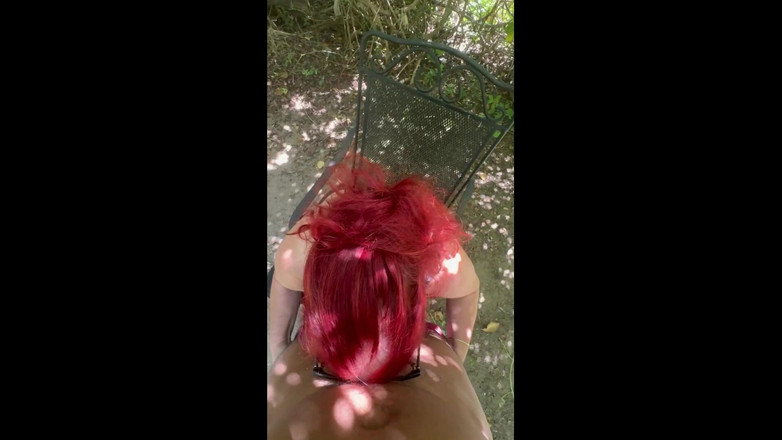 Liz Heat: Outdoor-blowjob Liz Heat Lutscht Stier Im Freien