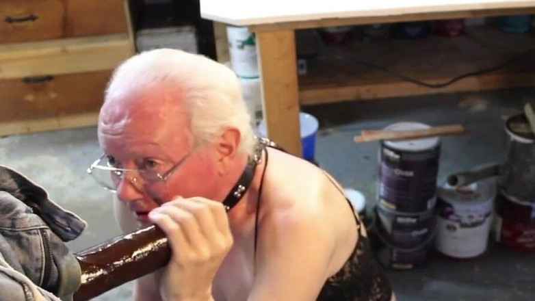 Erachi: Mike mă fute și mă hrănește