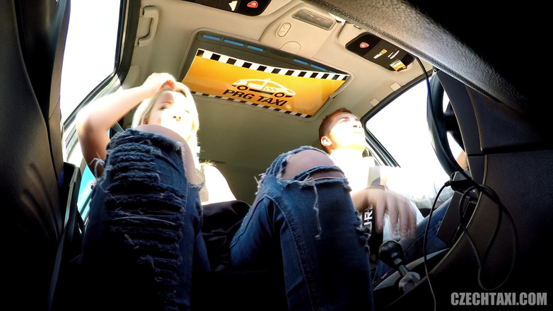 Czech Taxi: 和喷出金发女郎