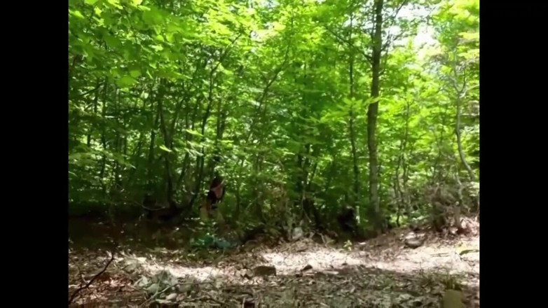 Wet Sex: PeeSex al aire libre al bosque.