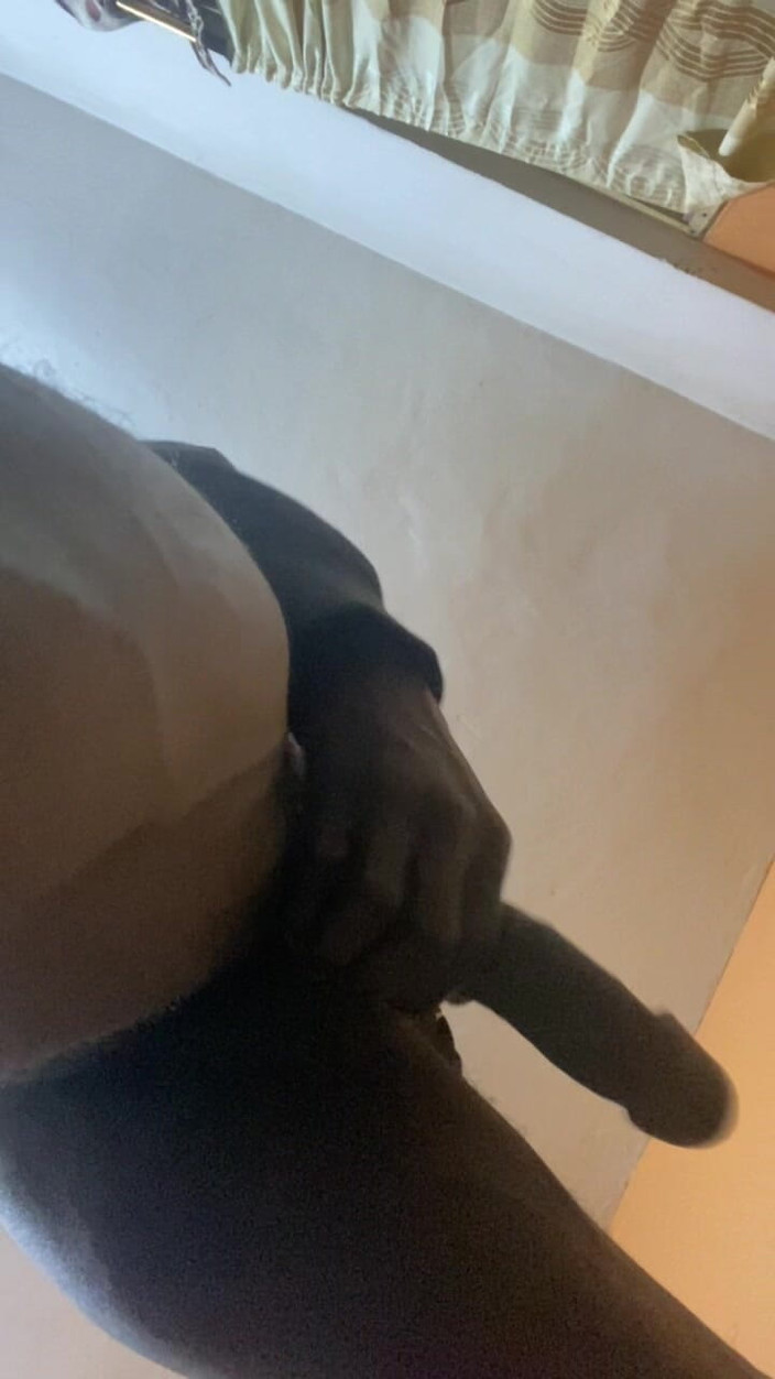 Slimniqqa: Koca zenci ile sikişen genç kız mastürbasyon yapıyor