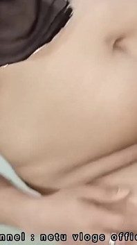 히잡을 쓴 인도 집에서 섹시한 춤을 추는 핫한 새엄마 Sara
