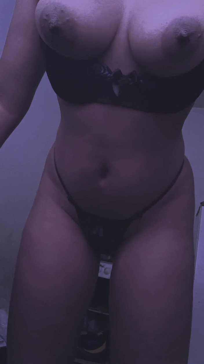 Victoriarating: Hot Brazilian Girl