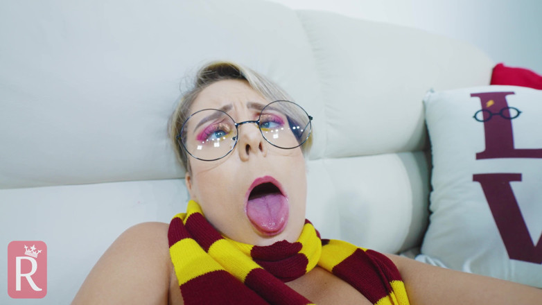 Redqueen films: Студентка из Hogwarts получает анальный трах с секс-машиной